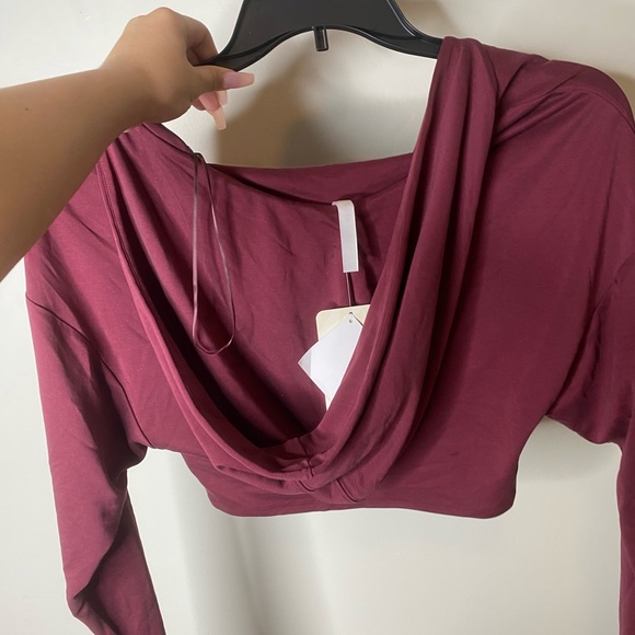 FABLETICS NEVER WORN TOP - Picture 4 of 5